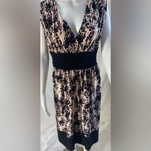 Jones studio size 18 W V-neck, sleeveless, pink and black dress